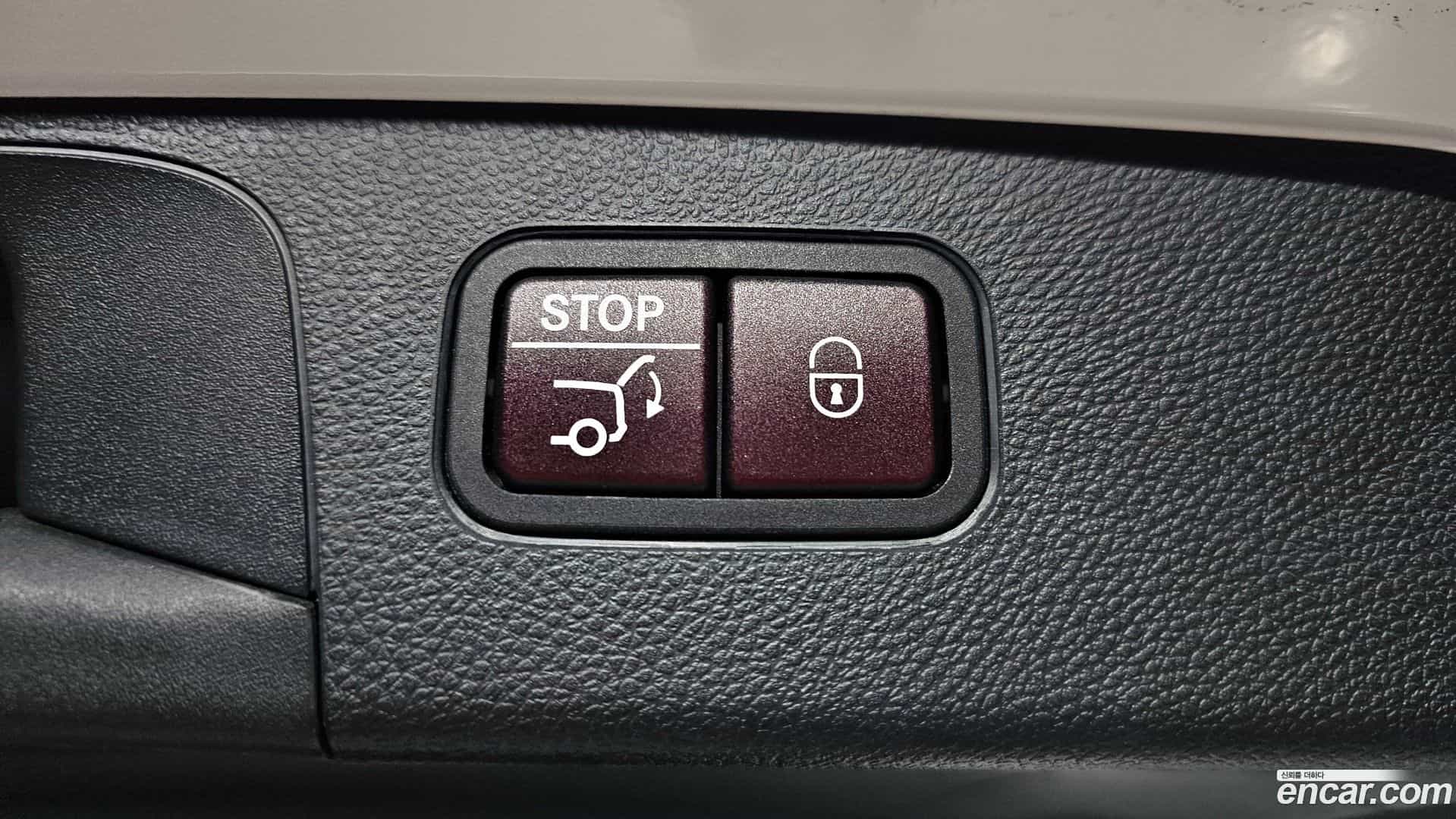 GLC-Class Mercedes-Benz 2016.8-OPTION-024