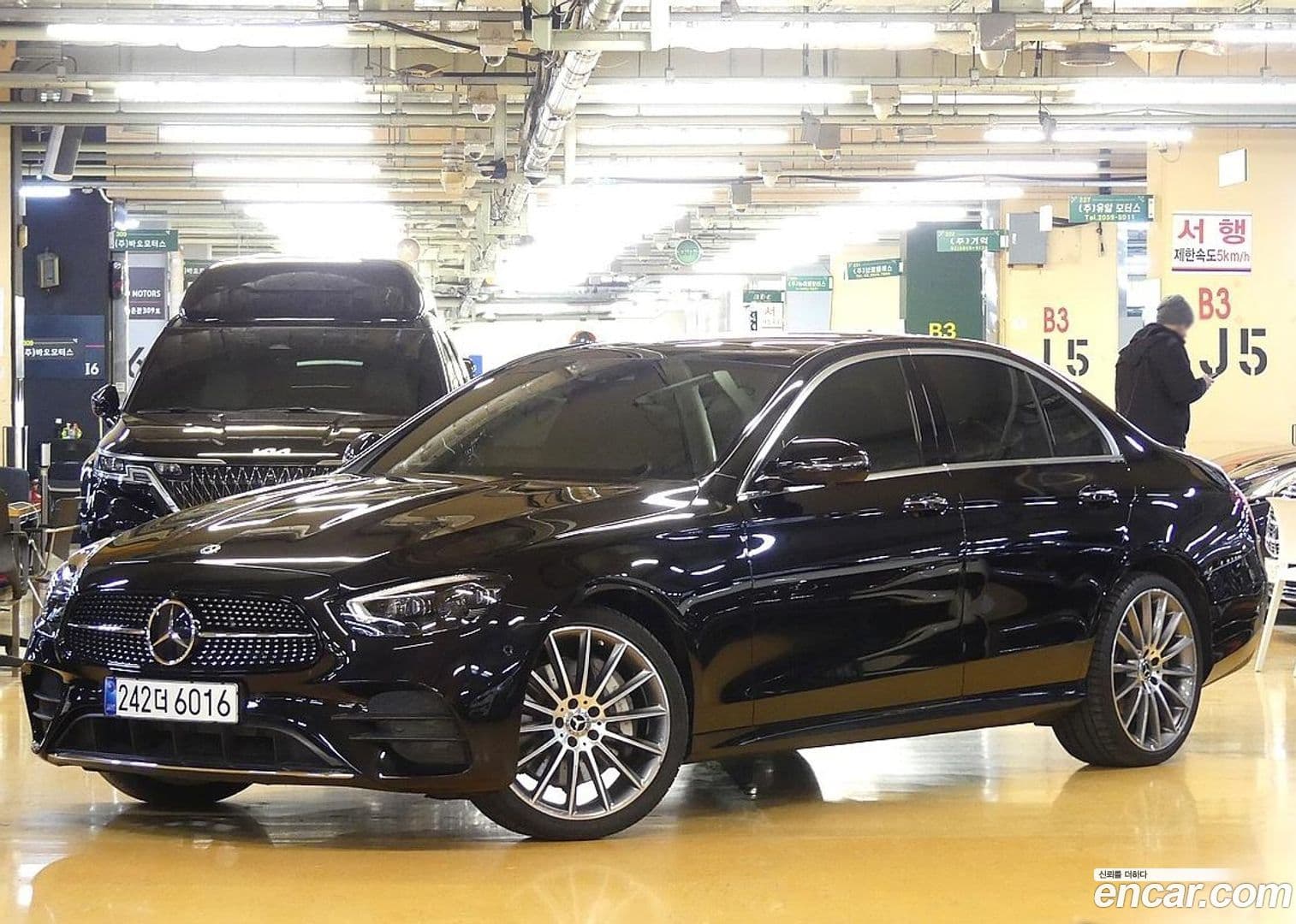 Main__Slider__Photo:E-Class Mercedes-Benz 2022.6-0