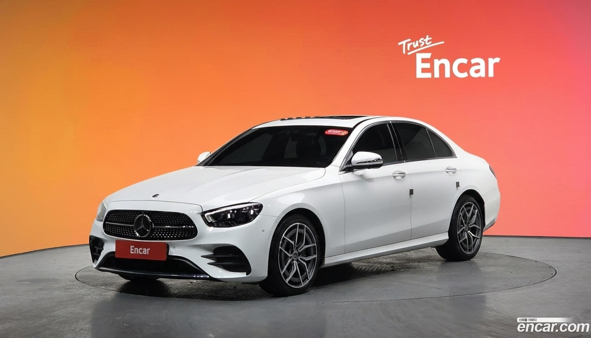 Main__Slider__Photo:E-Class Mercedes-Benz 2021.6-0