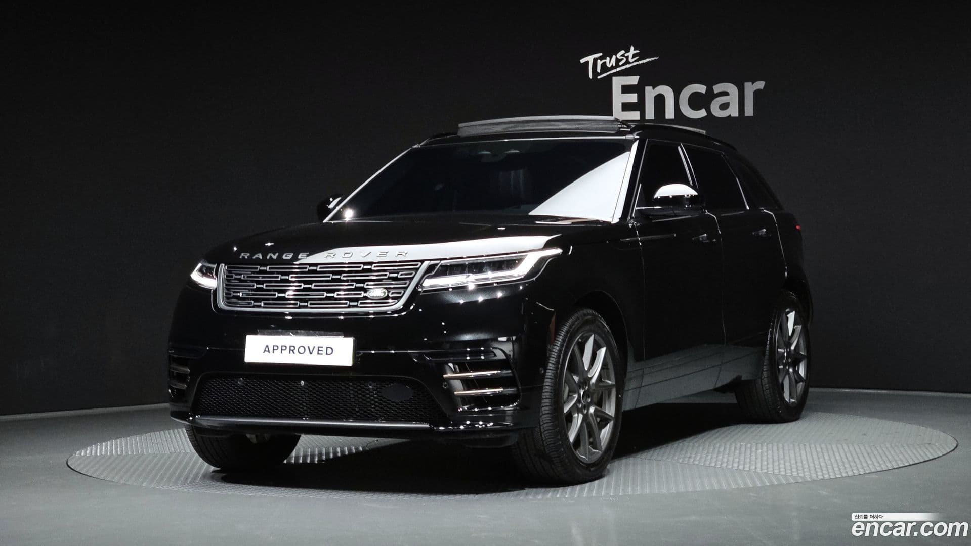 Main__Slider__Photo:Range Rover Velar Land Rover 2024.11-0