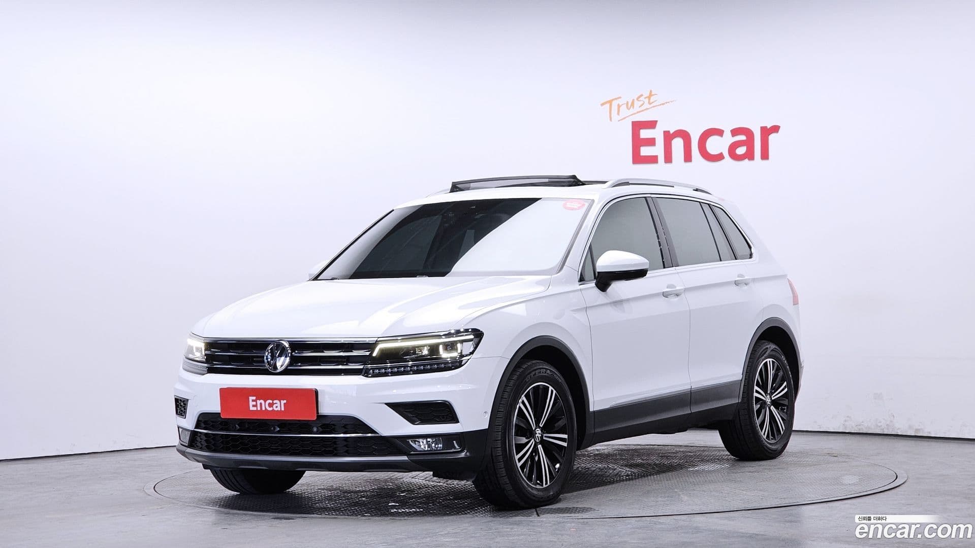 Main__Slider__Photo:Tiguan Volkswagen 2020.8-0