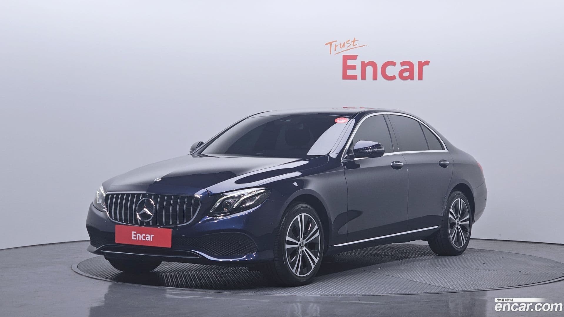 Main__Slider__Photo:E-Class Mercedes-Benz 2019.1-0