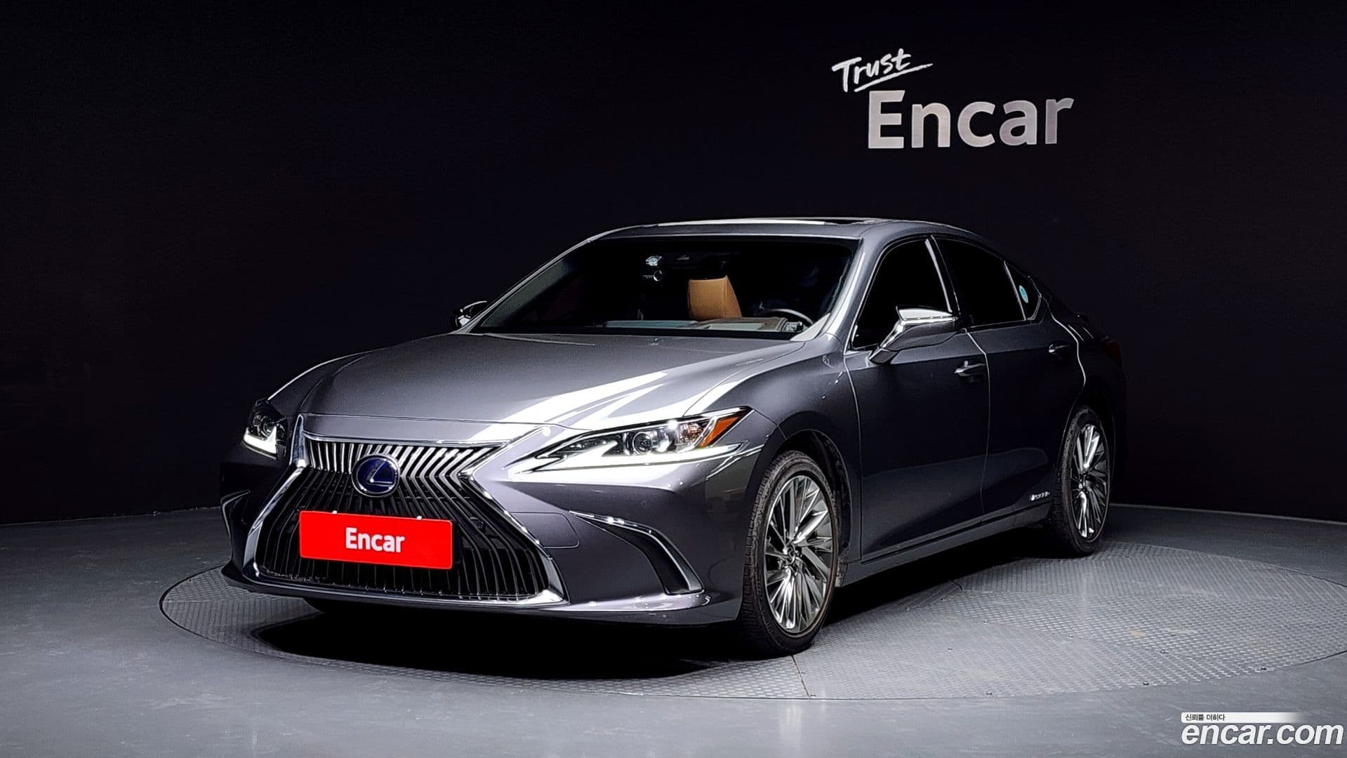 Main__Slider__Photo:ES Lexus 2021.2-0