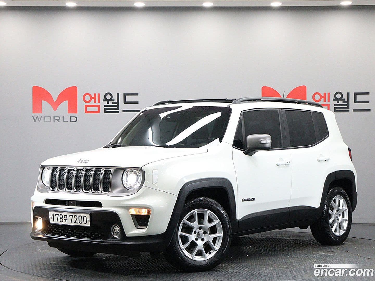 Main__Slider__Photo:Renegade Jeep 2019.10-0