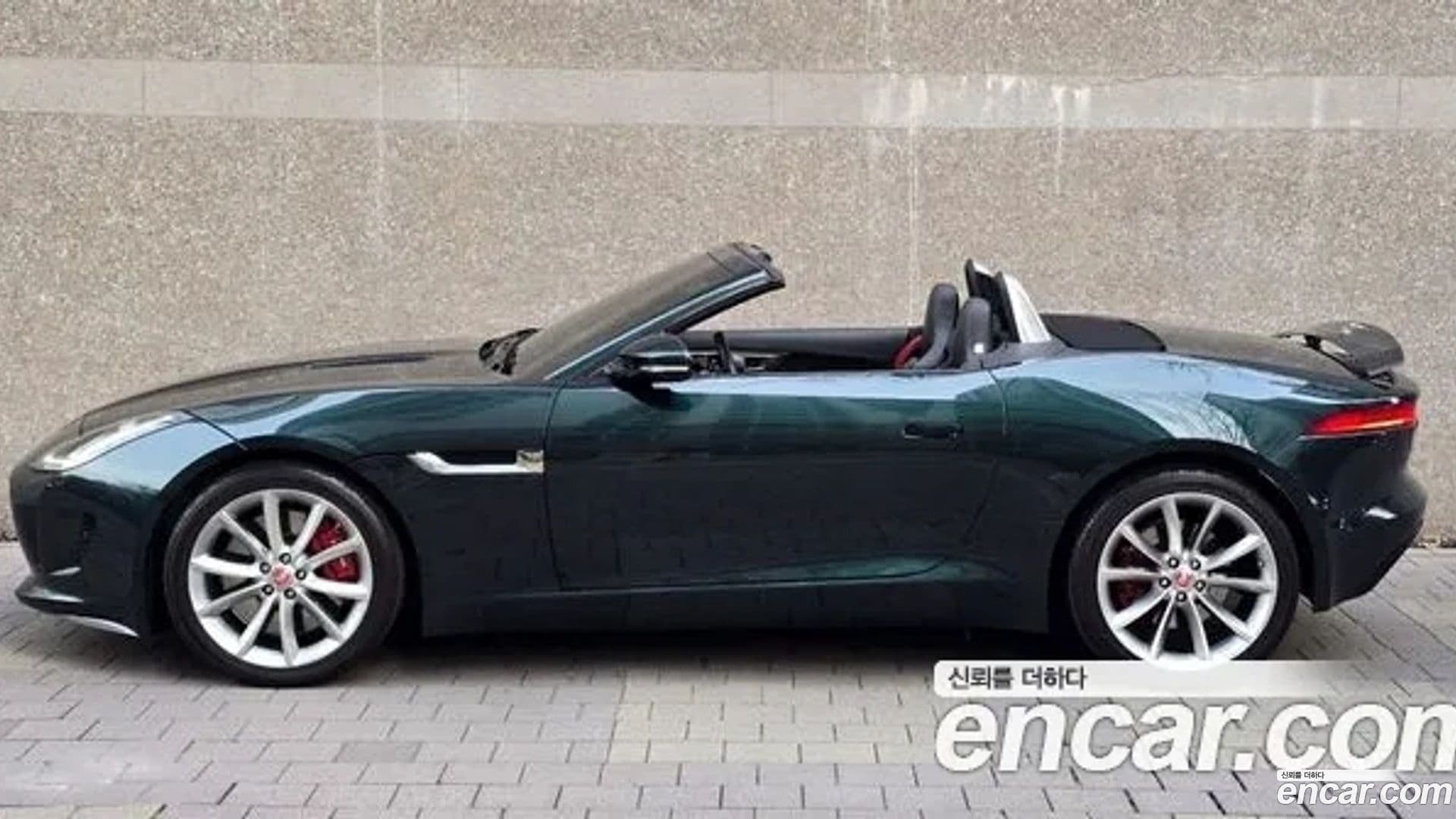 Main__Slider__Photo:F-TYPE Jaguar 2015.0-0