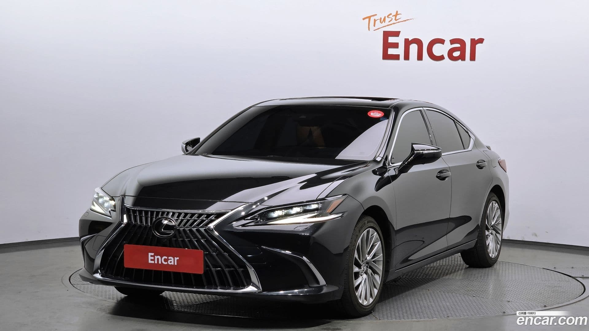 Main__Slider__Photo:ES Lexus 2023.4-0