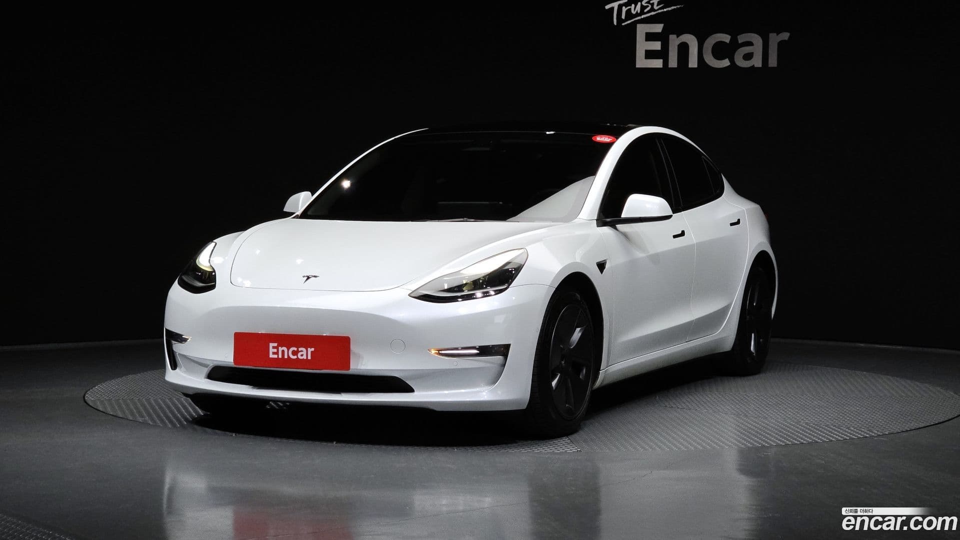 Main__Slider__Photo:Model 3 Tesla 2022.11-0