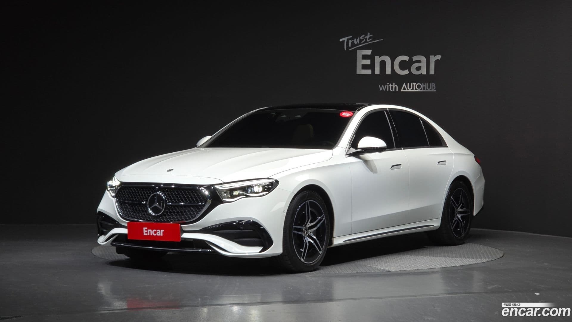 Main__Slider__Photo:E-Class Mercedes-Benz 2024.9-0