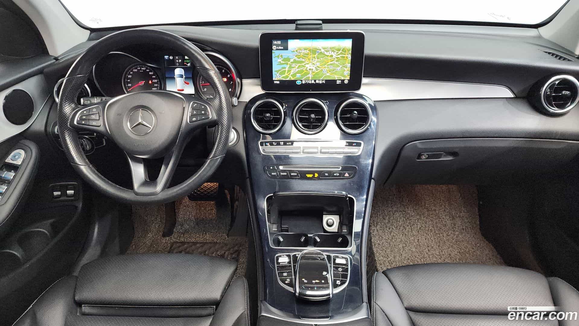 GLC-Class Mercedes-Benz 2018.11-INNER-007
