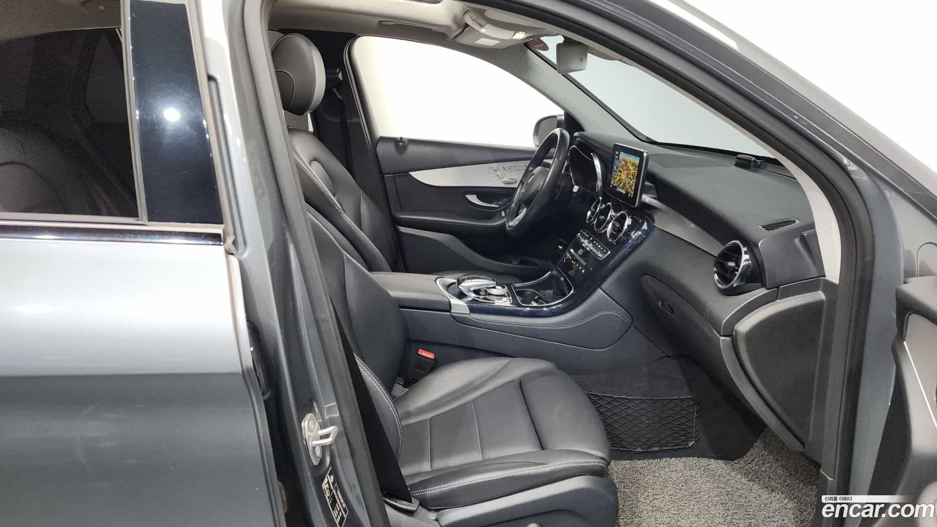 GLC-Class Mercedes-Benz 2018.11-OPTION-015