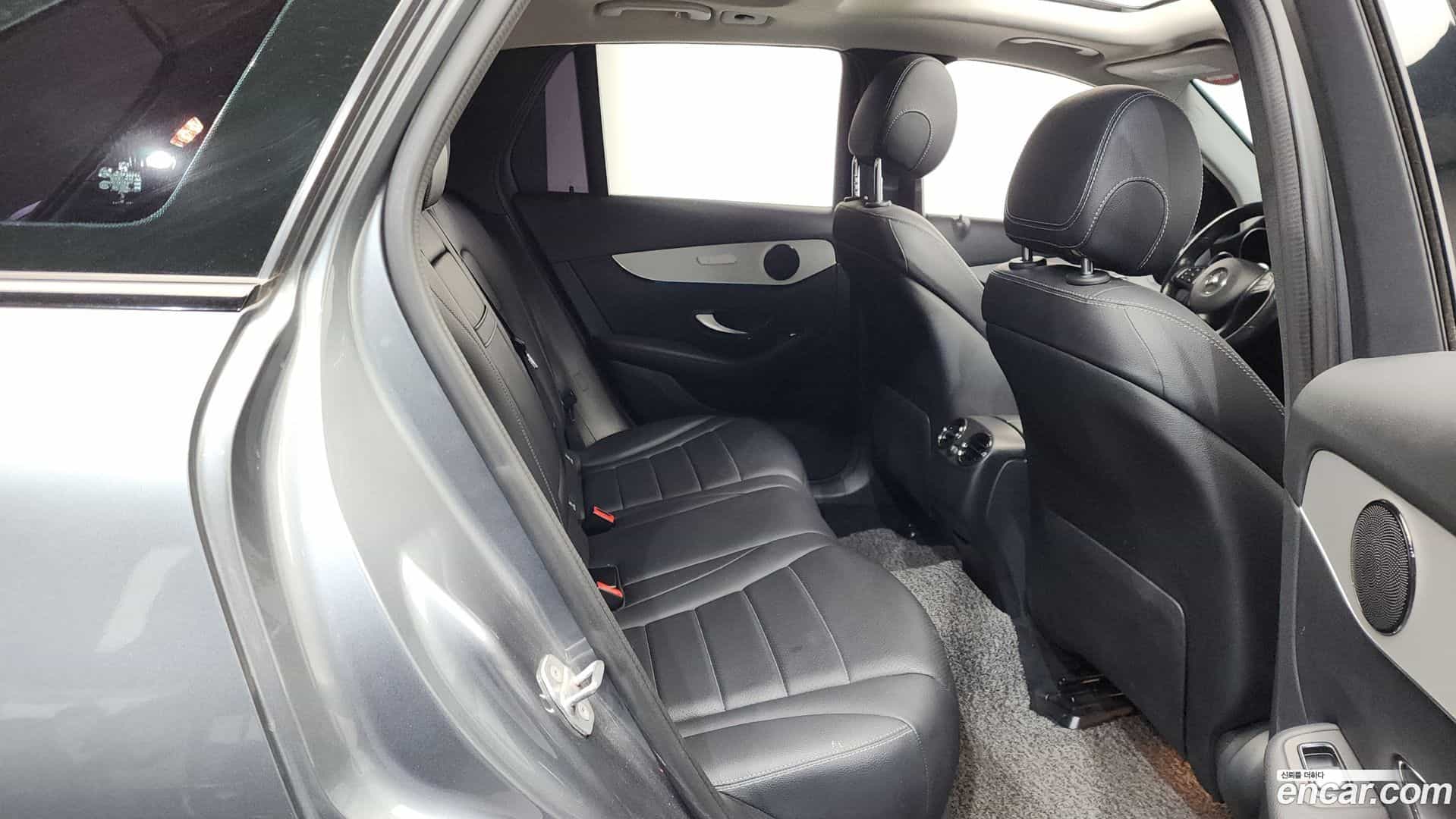 GLC-Class Mercedes-Benz 2018.11-OPTION-016