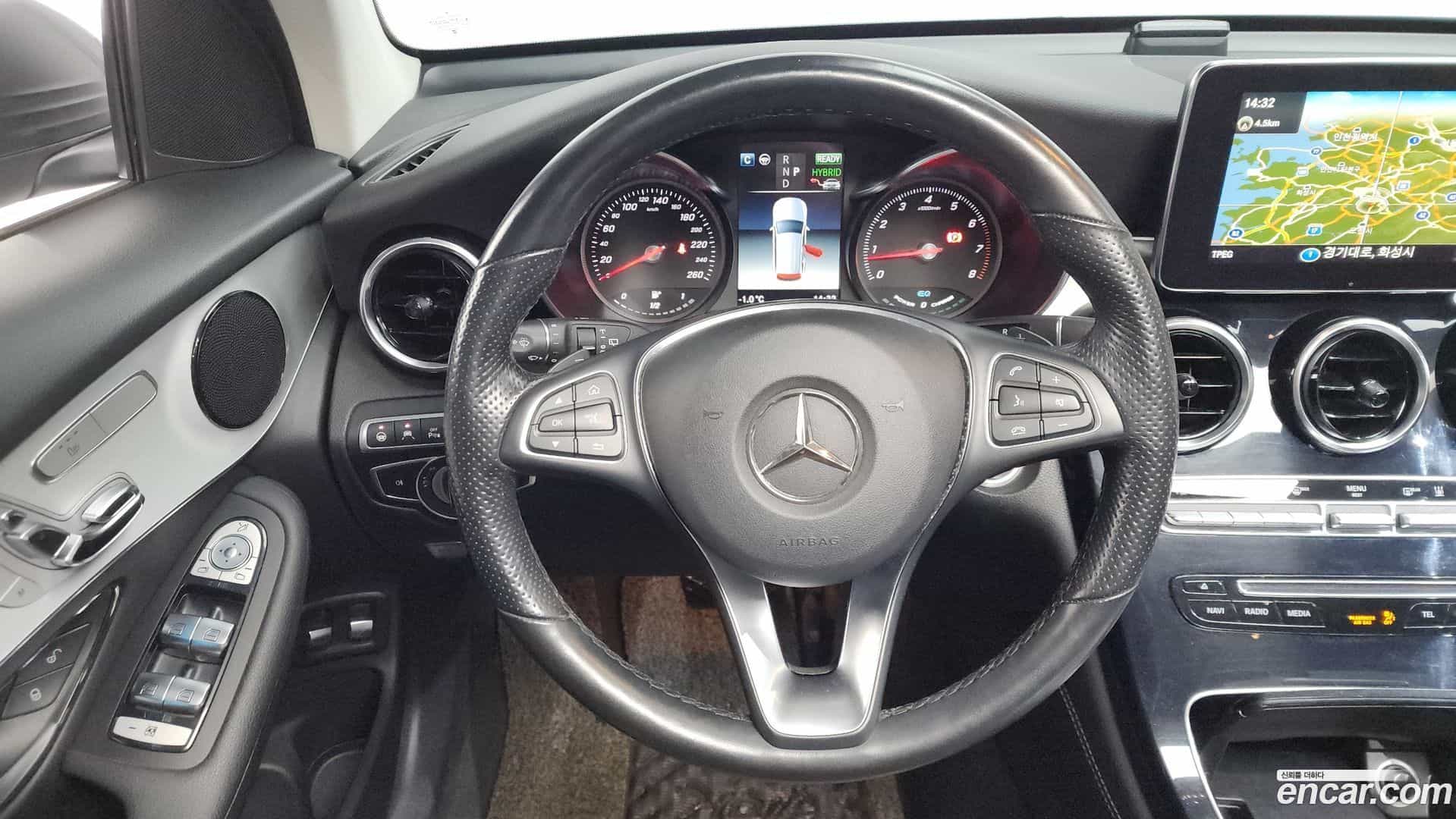 GLC-Class Mercedes-Benz 2018.11-OPTION-017