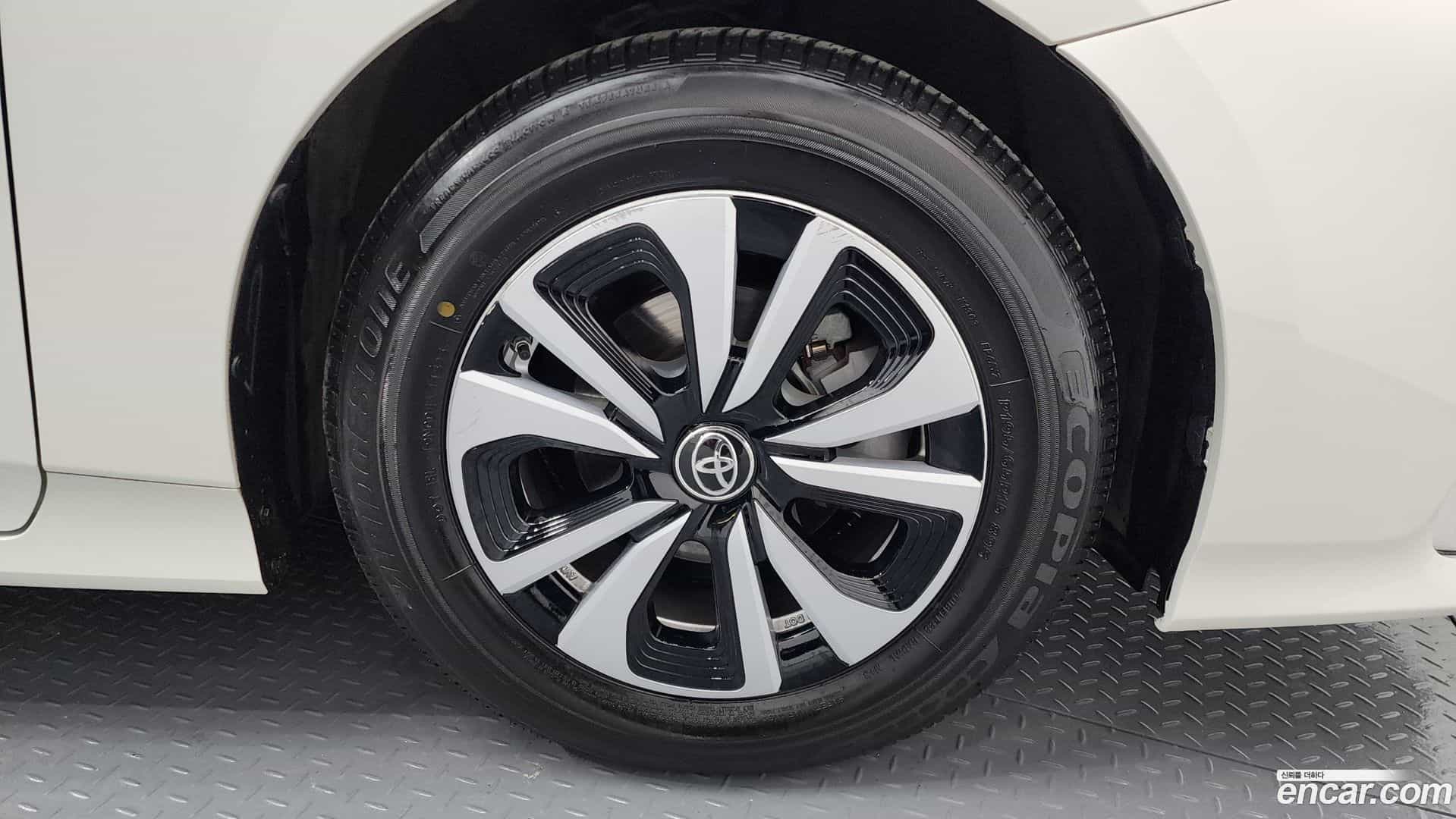Prius Toyota 2017.10-OUTER-005