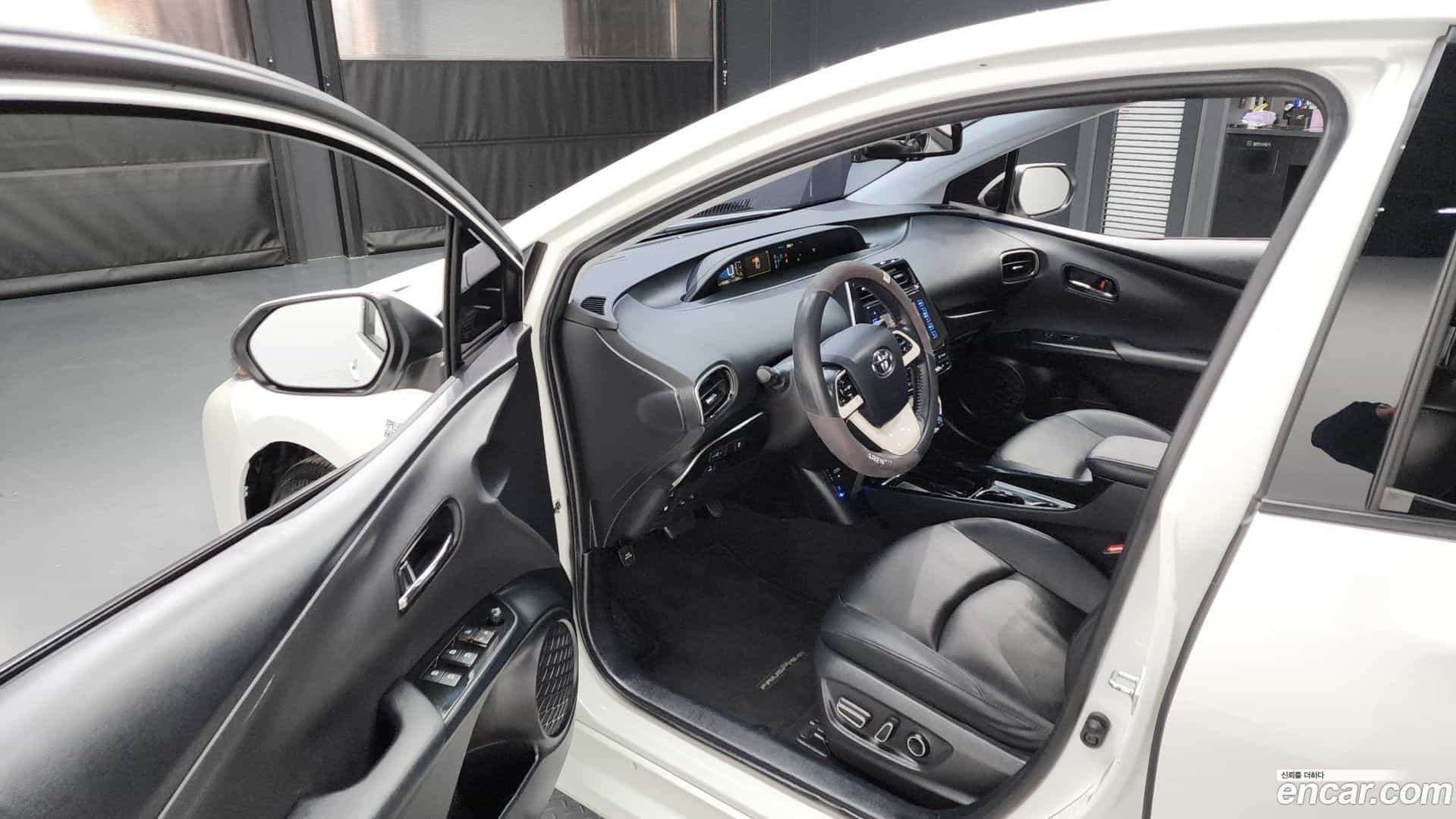 Prius Toyota 2017.10-INNER-010