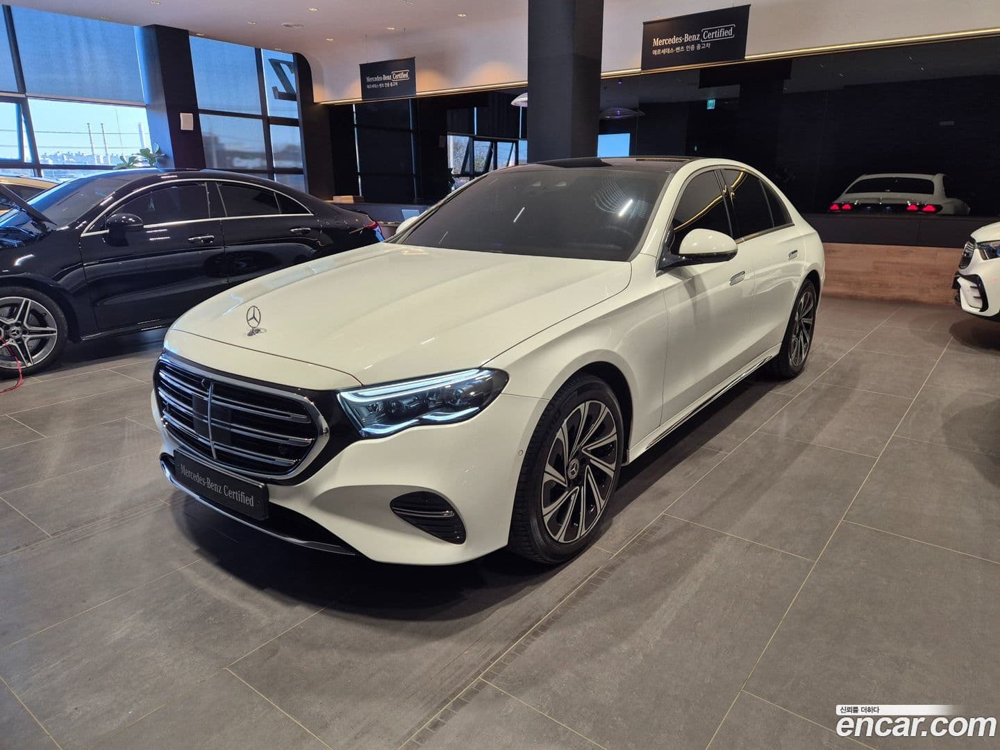 Main__Slider__Photo:E-Class Mercedes-Benz 2024.4-0