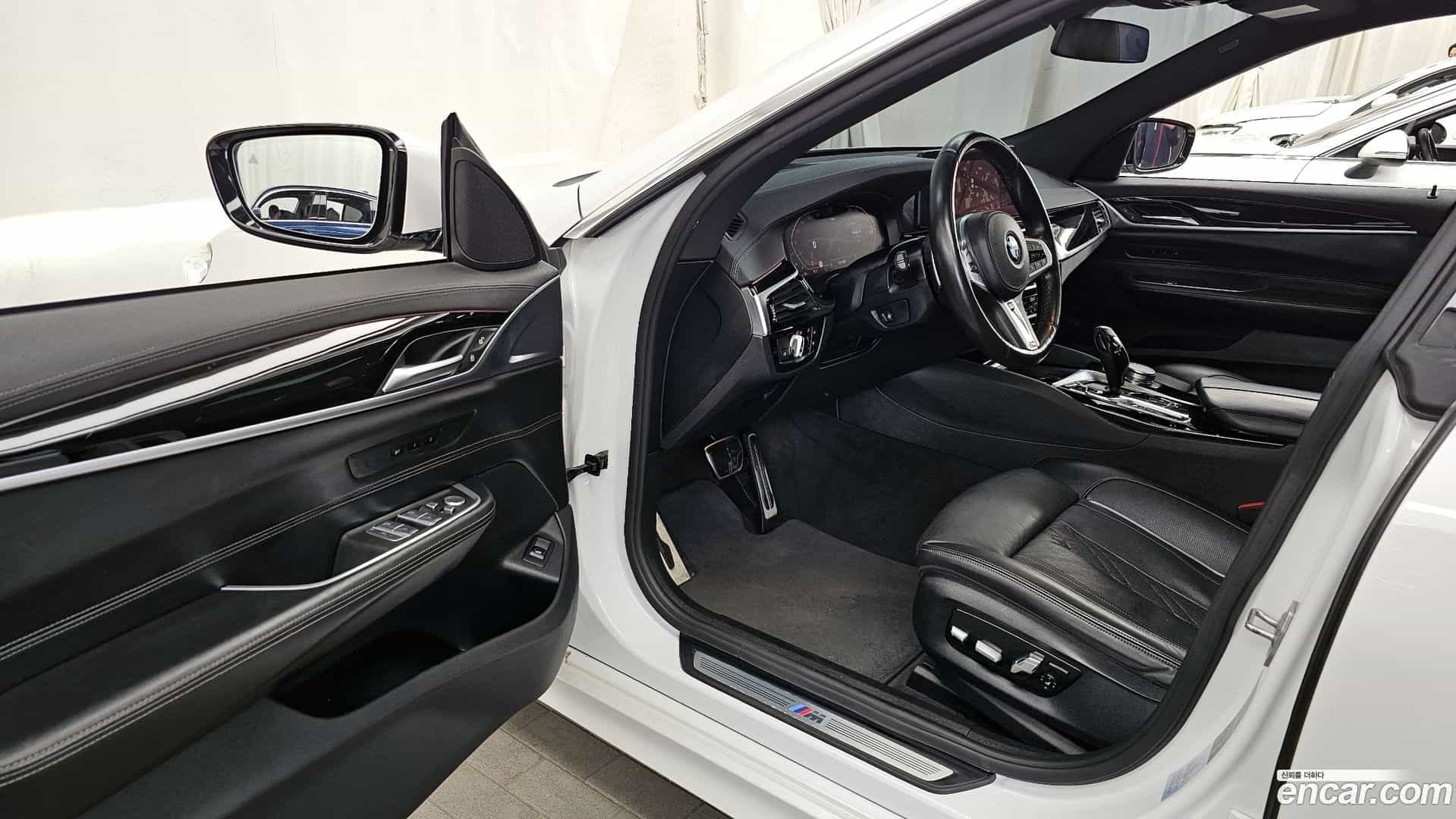 Gran Turismo BMW 2021.1-INNER-010