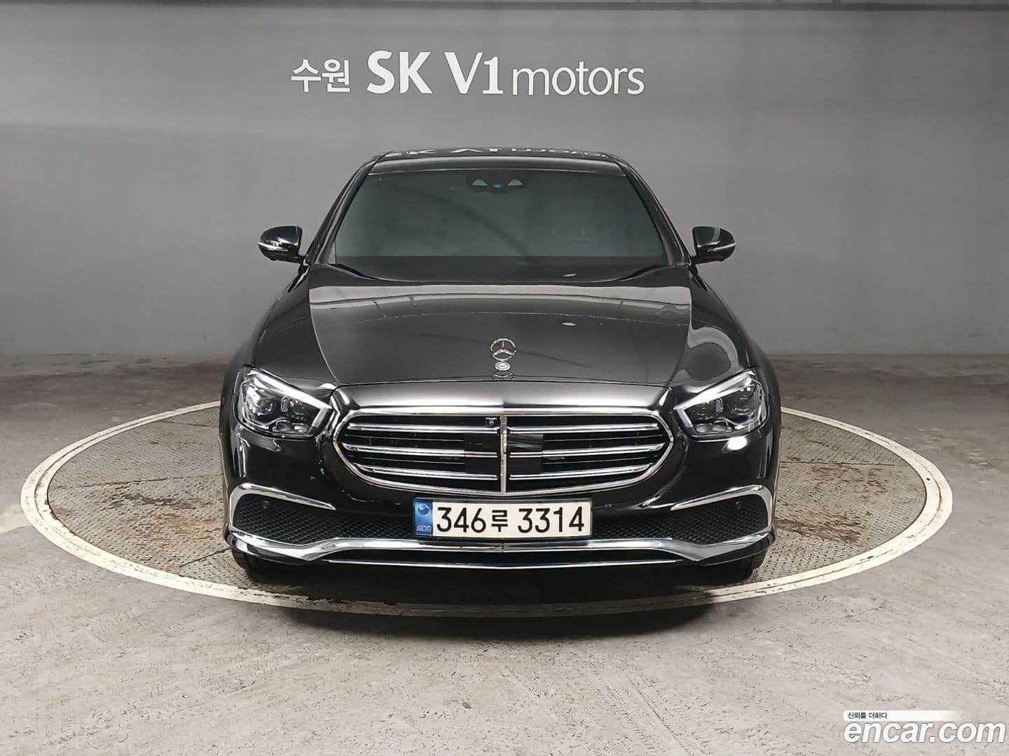 Main__Slider__Photo:E-Class Mercedes-Benz 2023.3-1