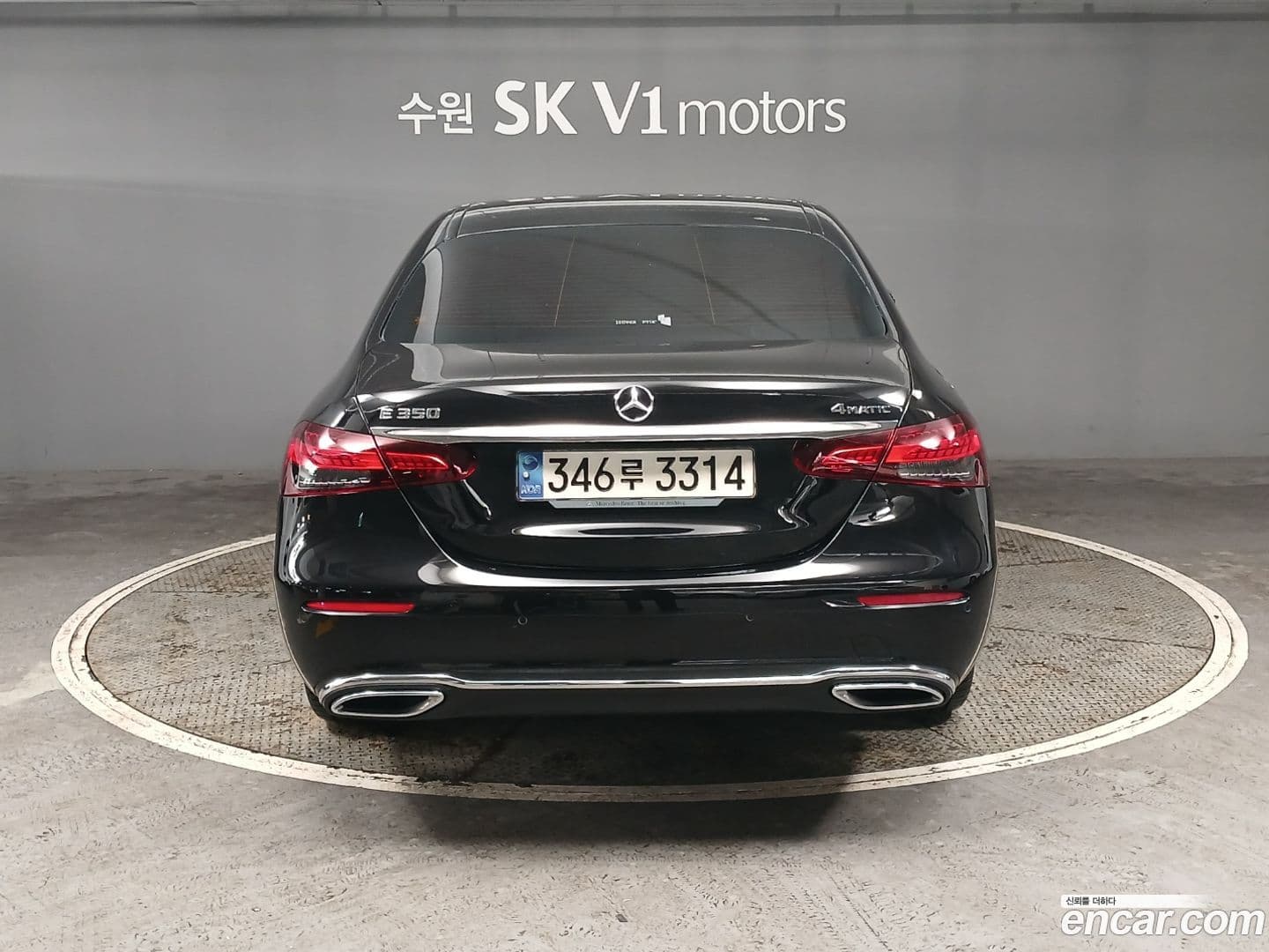 Main__Slider__Photo:E-Class Mercedes-Benz 2023.3-2
