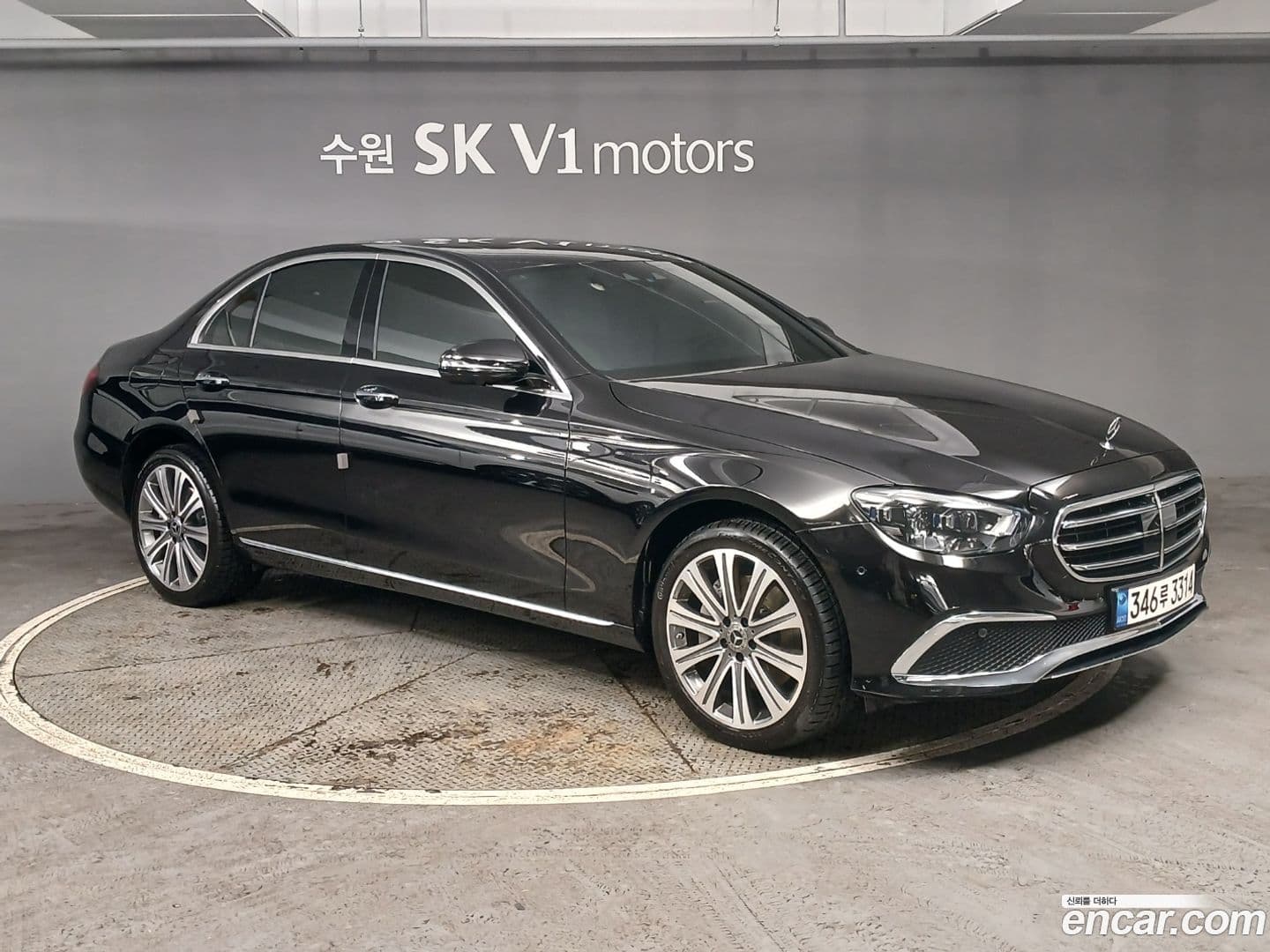 Main__Slider__Photo:E-Class Mercedes-Benz 2023.3-3