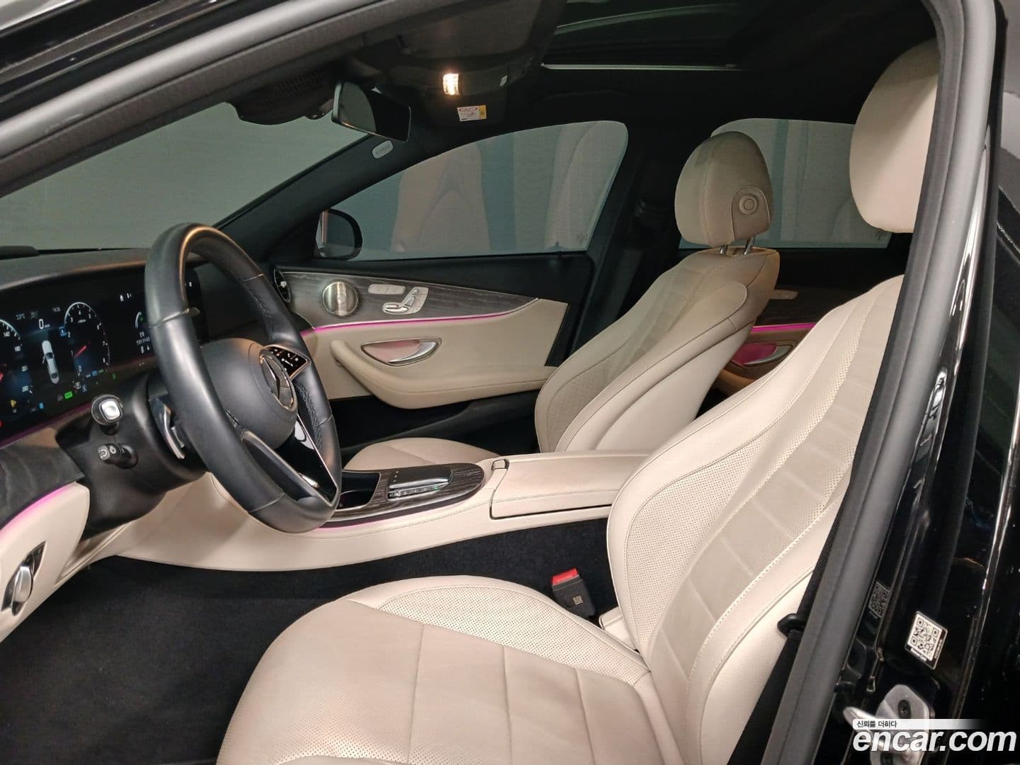 Main__Slider__Photo:E-Class Mercedes-Benz 2023.3-5