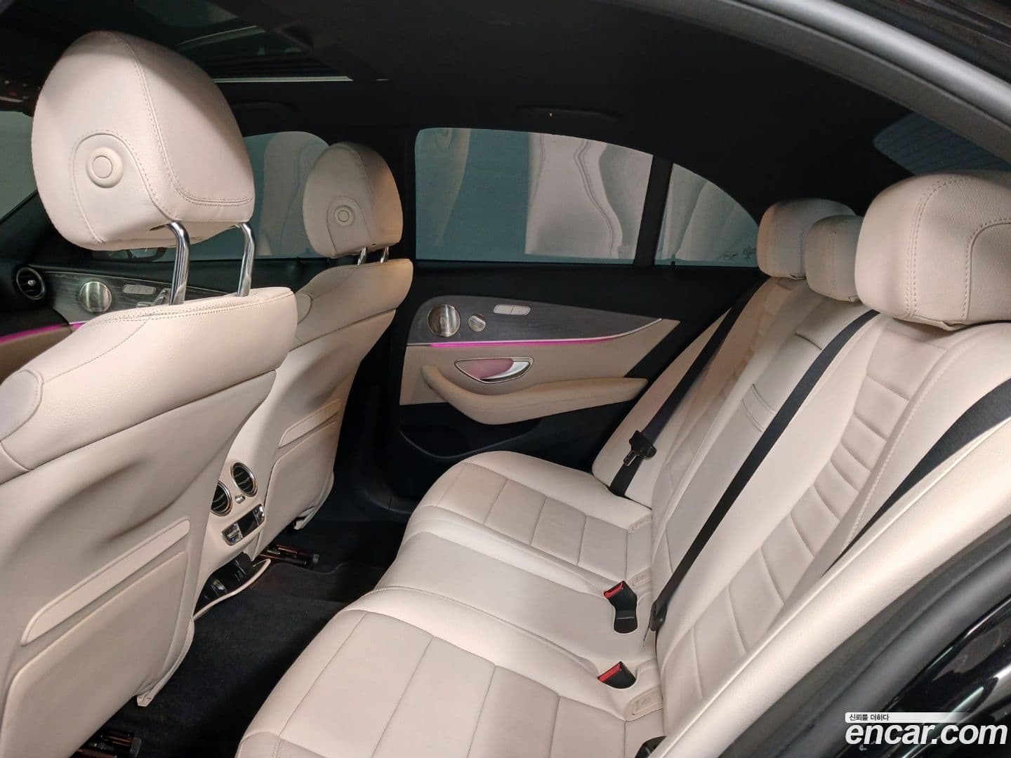 Main__Slider__Photo:E-Class Mercedes-Benz 2023.3-6
