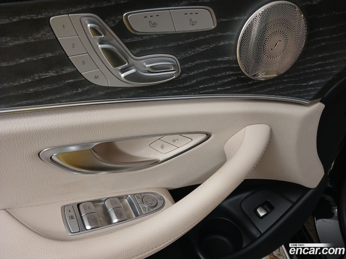 Main__Slider__Photo:E-Class Mercedes-Benz 2023.3-7