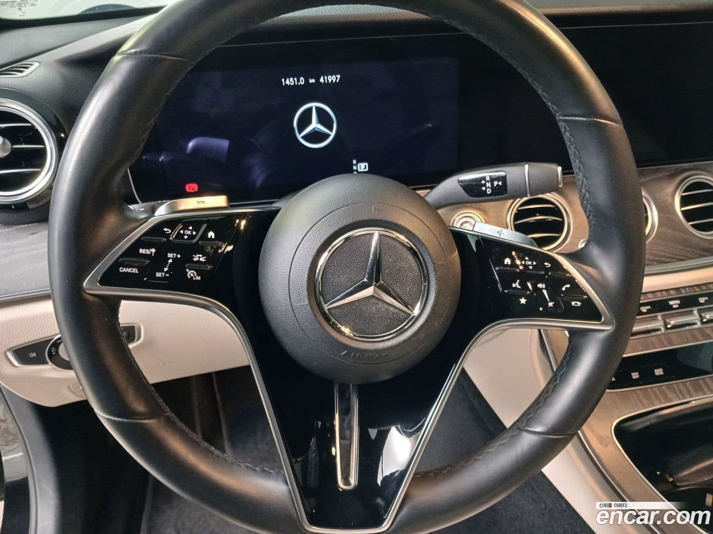 Main__Slider__Photo:E-Class Mercedes-Benz 2023.3-9