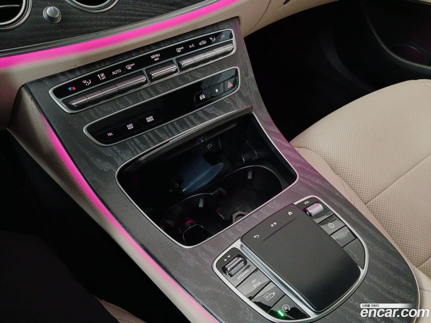 Main__Slider__Photo:E-Class Mercedes-Benz 2023.3-14