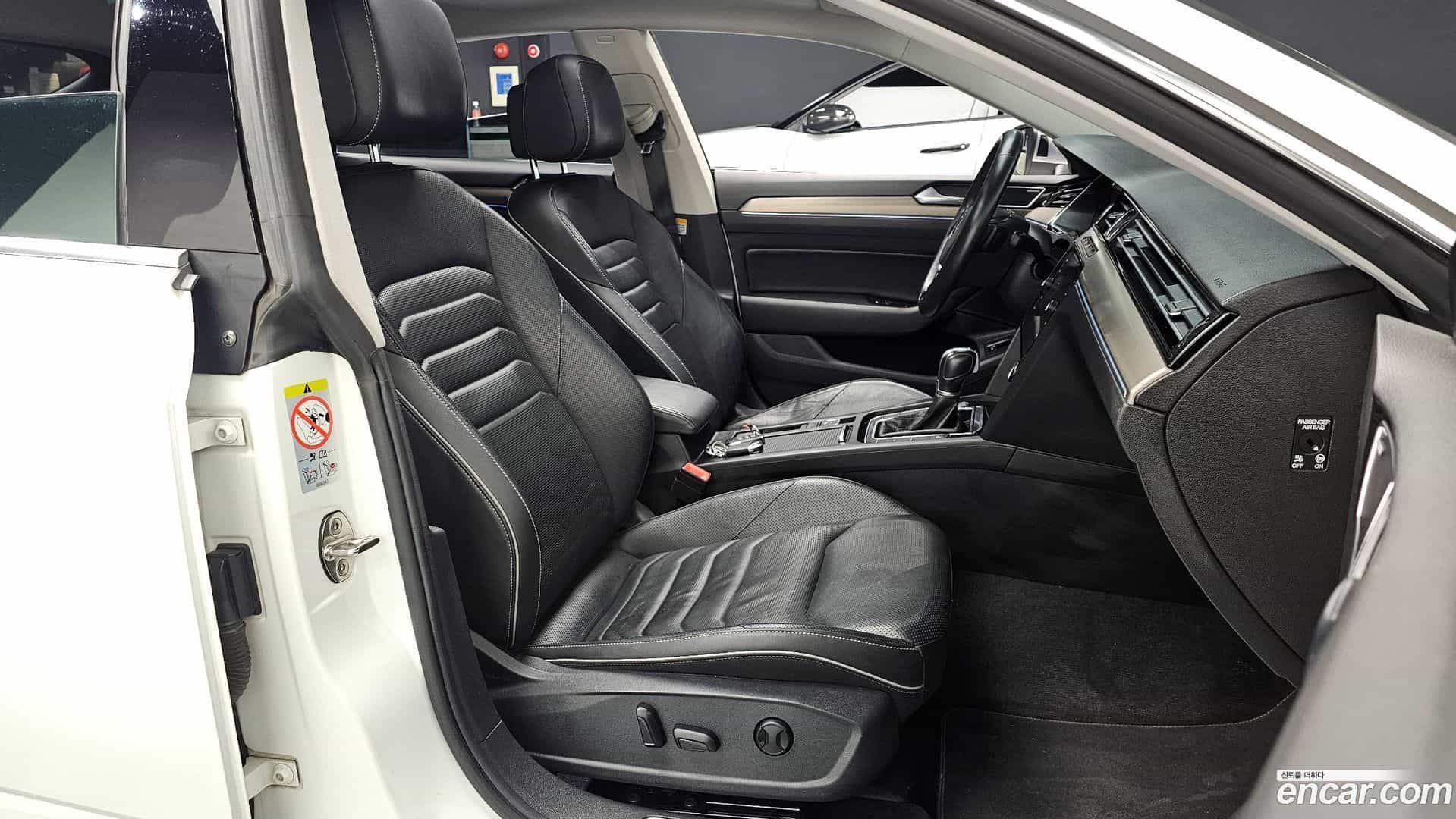 Arteon Volkswagen 2019.10-INNER-010