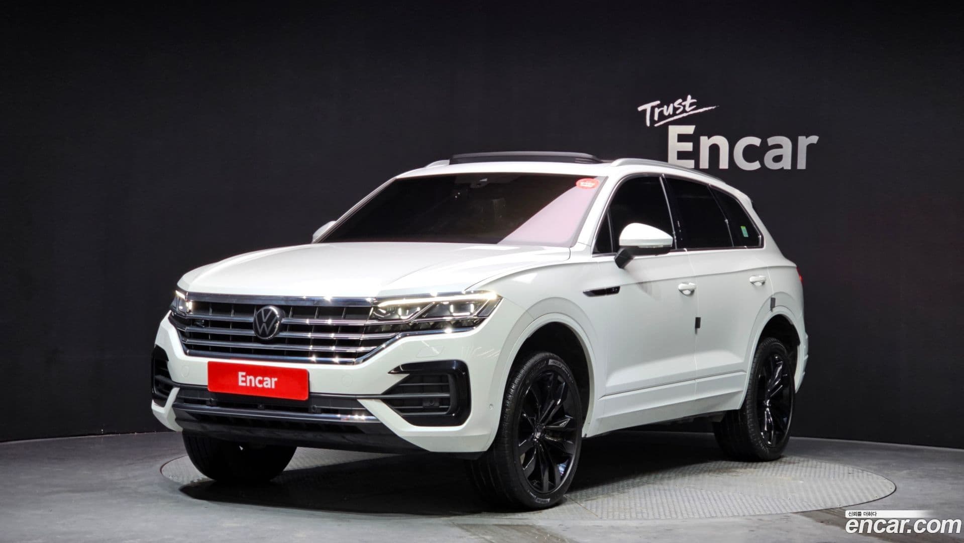 Main__Slider__Photo:Touareg Volkswagen 2023.11-0