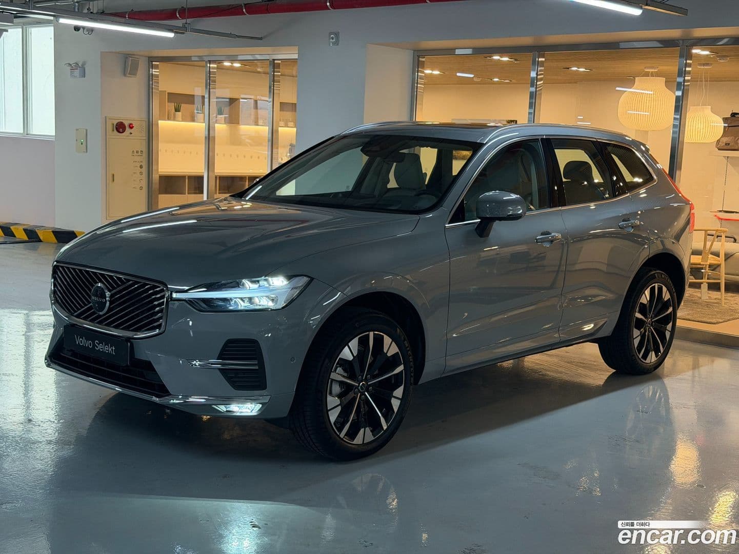 Main__Slider__Photo:XC60 Volvo 2025.7-0