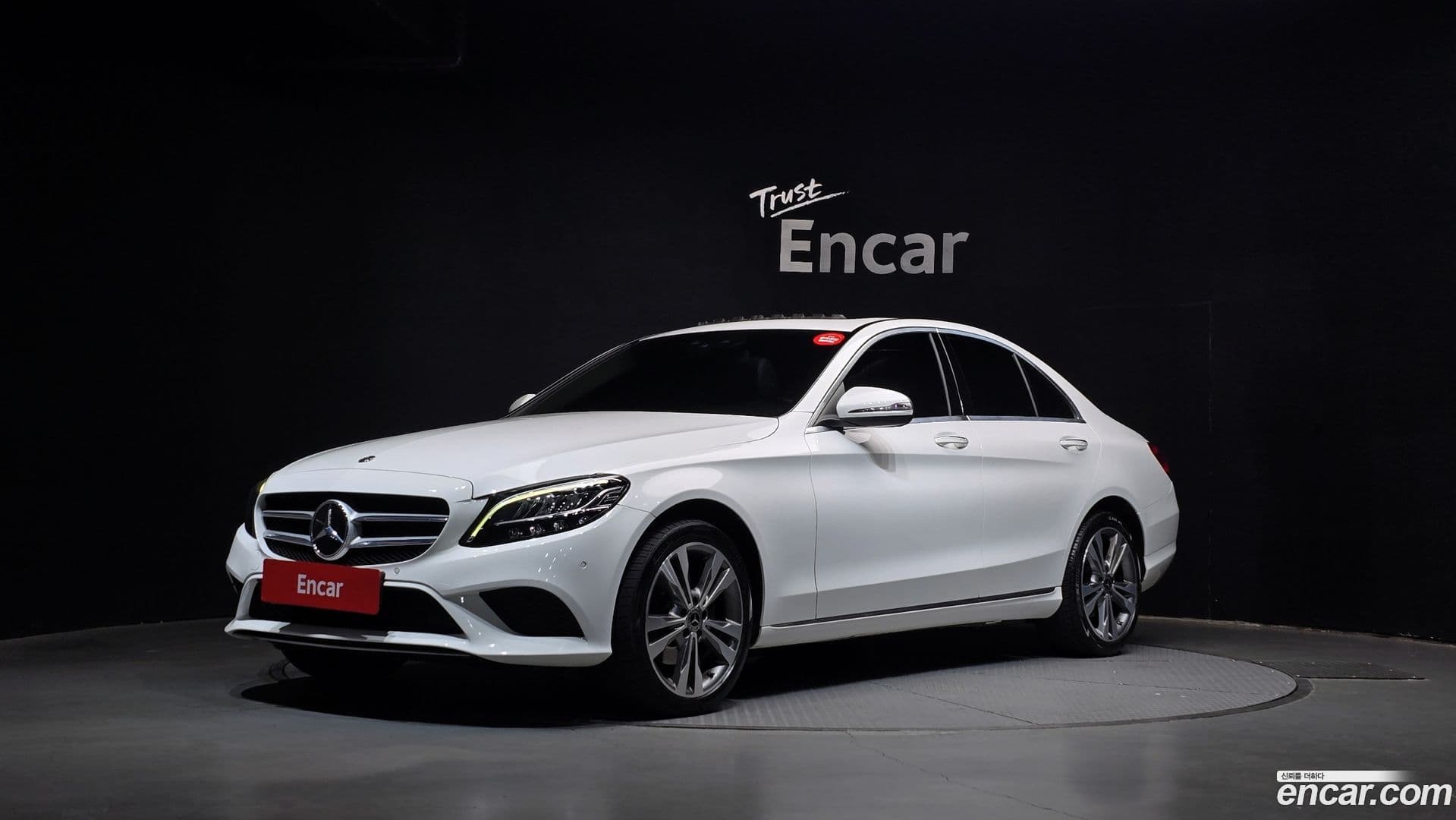 Main__Slider__Photo:C-Class Mercedes-Benz 2020.4-0