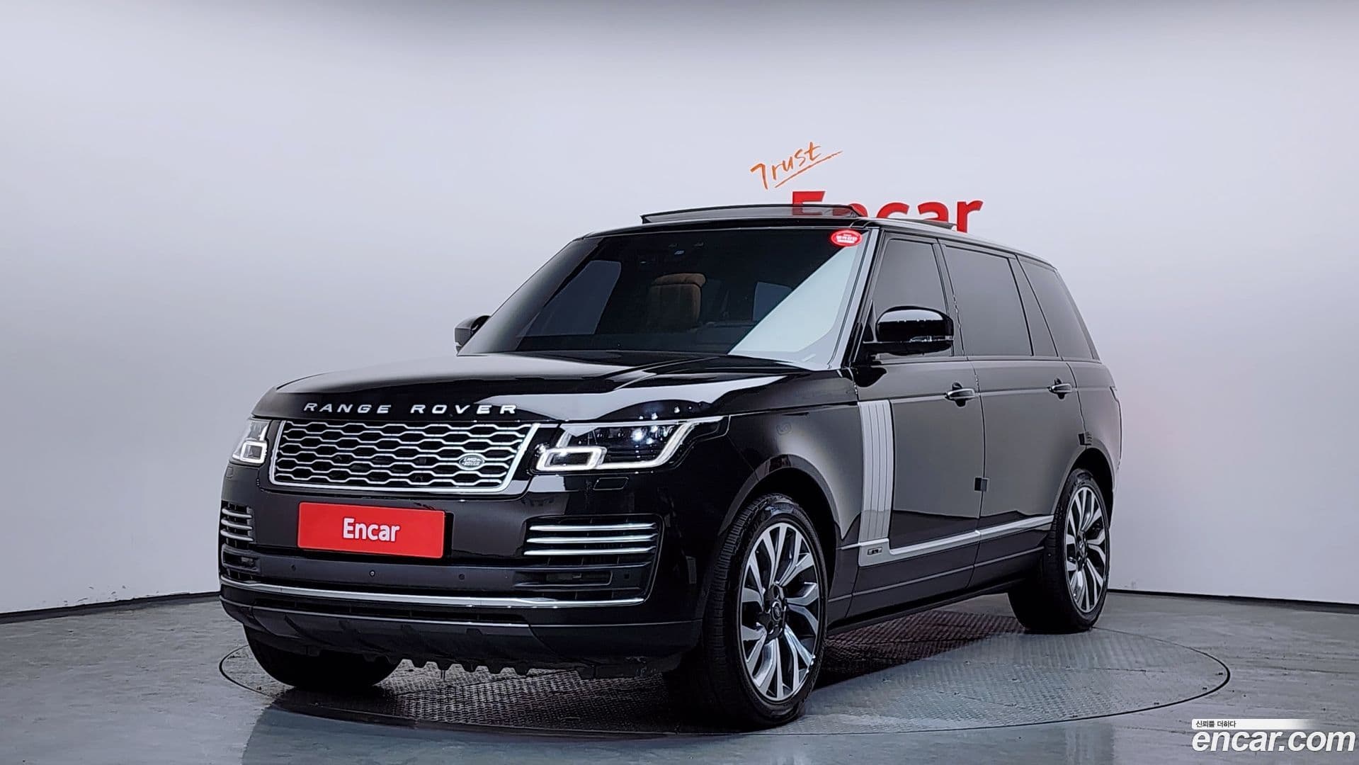 Main__Slider__Photo:Range Rover Land Rover 2018.10-0