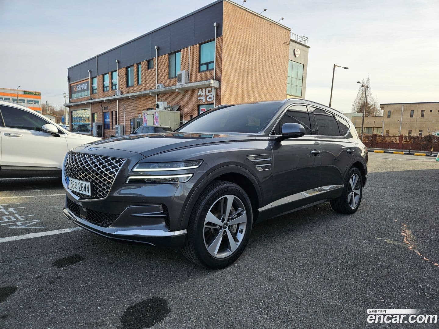 Main__Slider__Photo:GV80 Genesis 2021.10-0