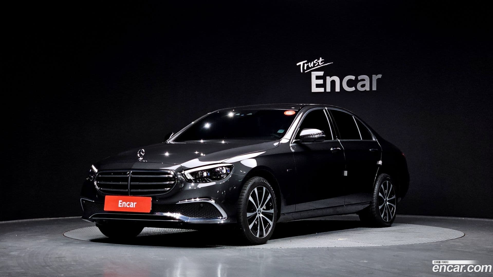 Main__Slider__Photo:E-Class Mercedes-Benz 2021.4-0