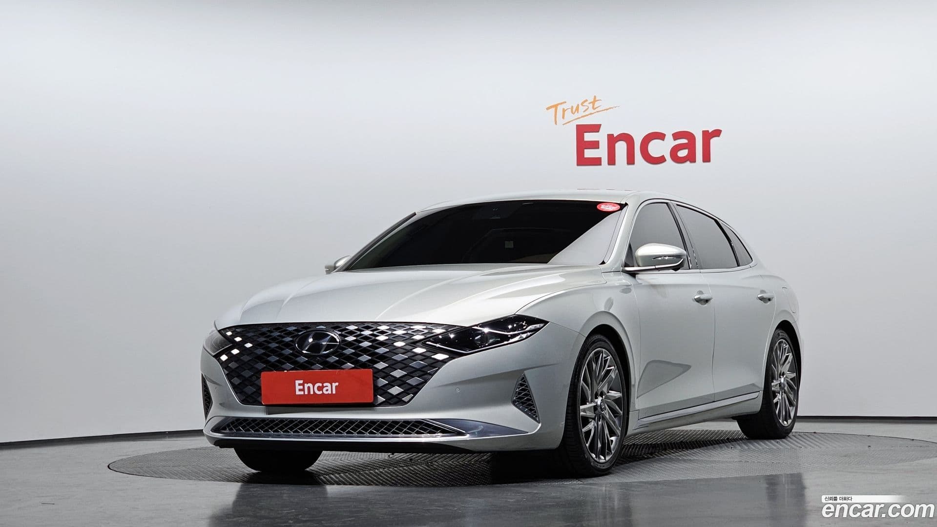 Main__Slider__Photo:Grandeur Hyundai 2020.6-0
