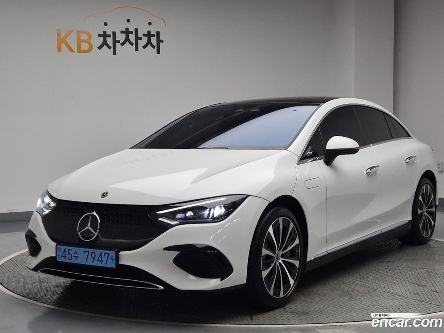 Main__Slider__Photo:EQE Mercedes-Benz 2022.10-0