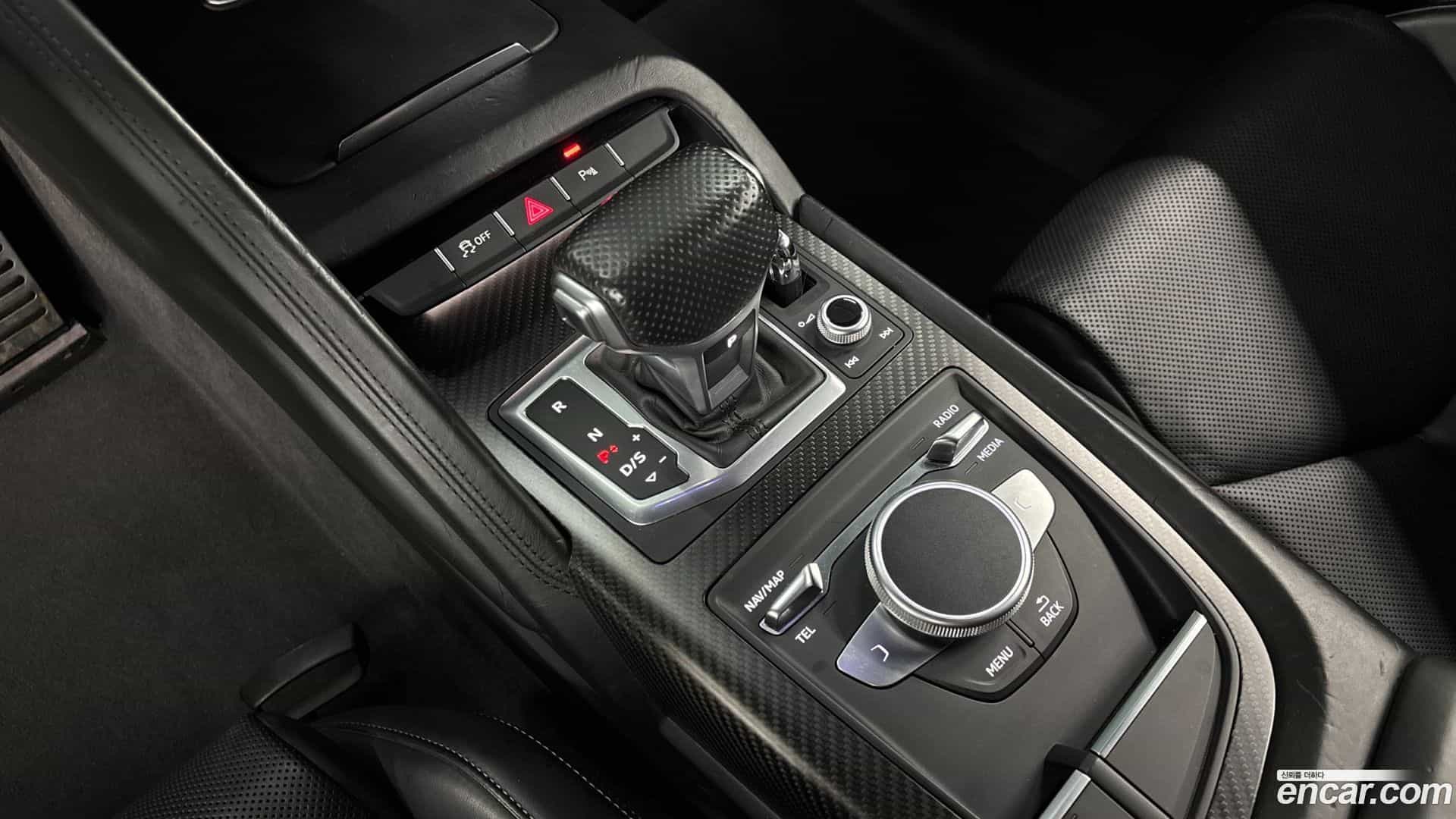 R8 Audi 2017.11-INNER-009