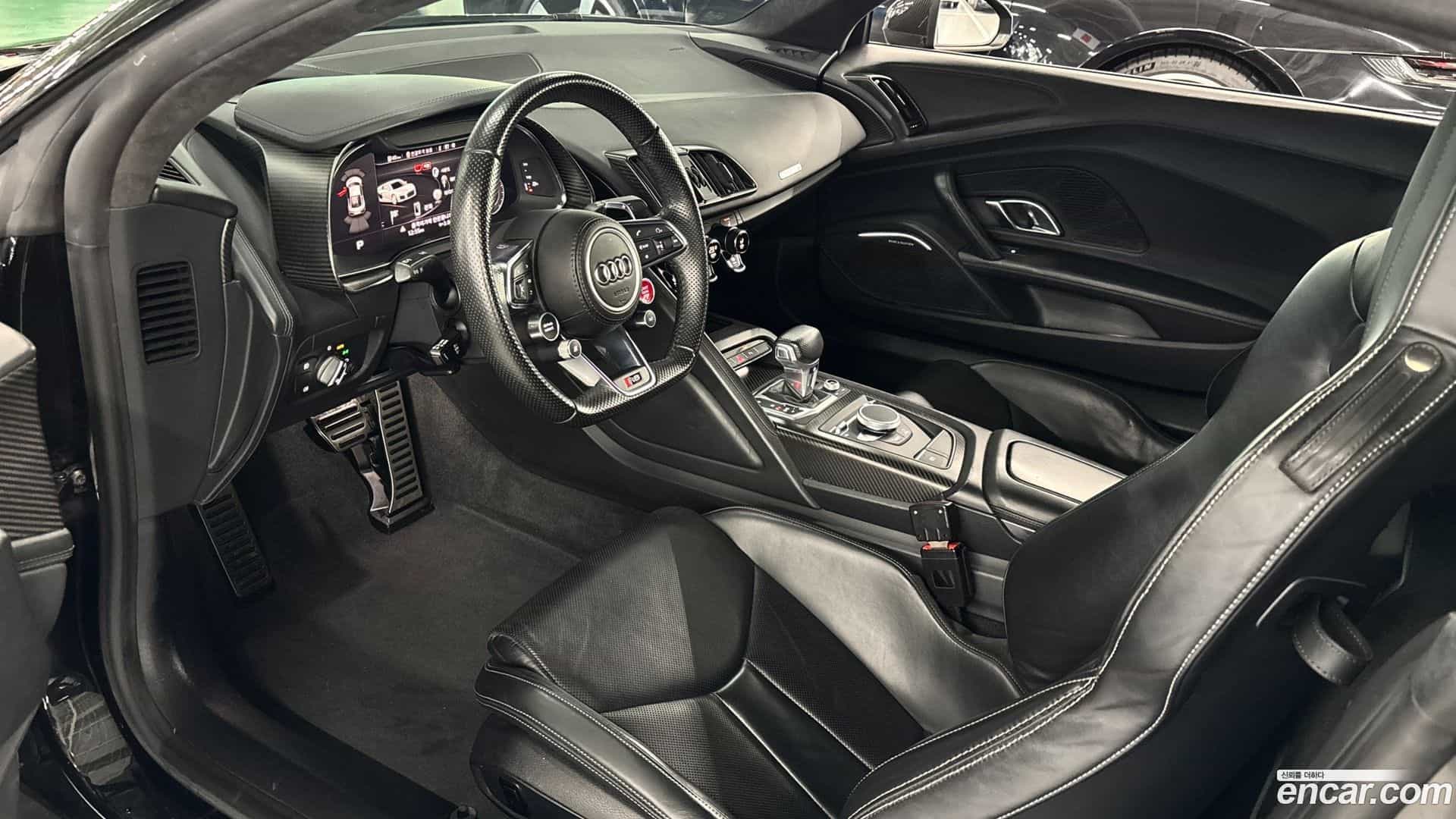 R8 Audi 2017.11-INNER-010
