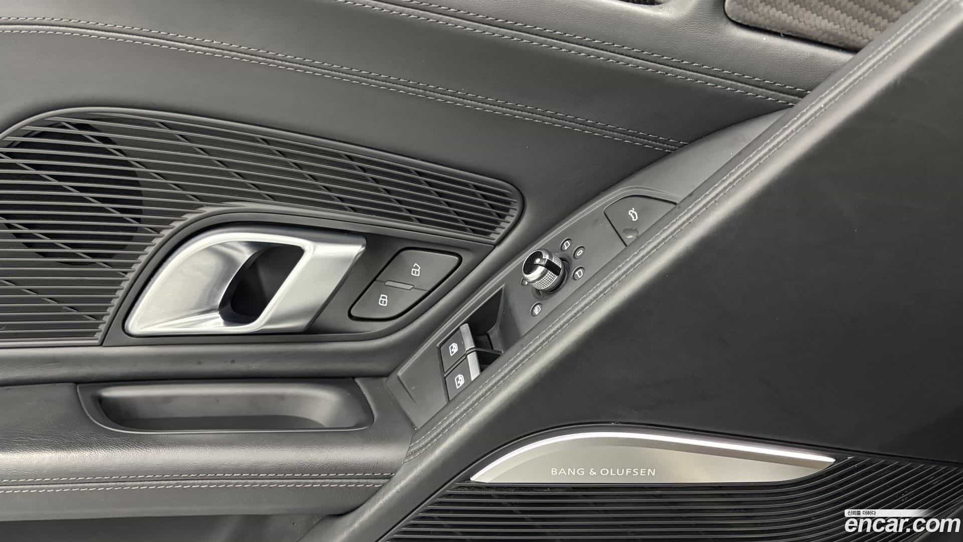 R8 Audi 2017.11-OPTION-020