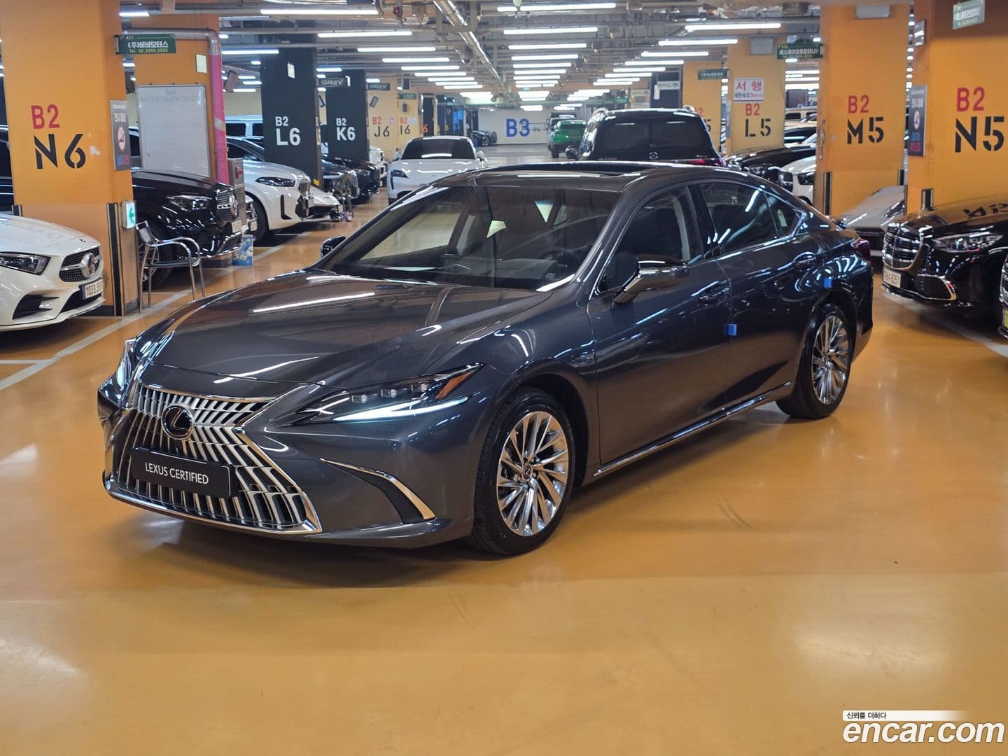 Main__Slider__Photo:ES Lexus 2025.6-0