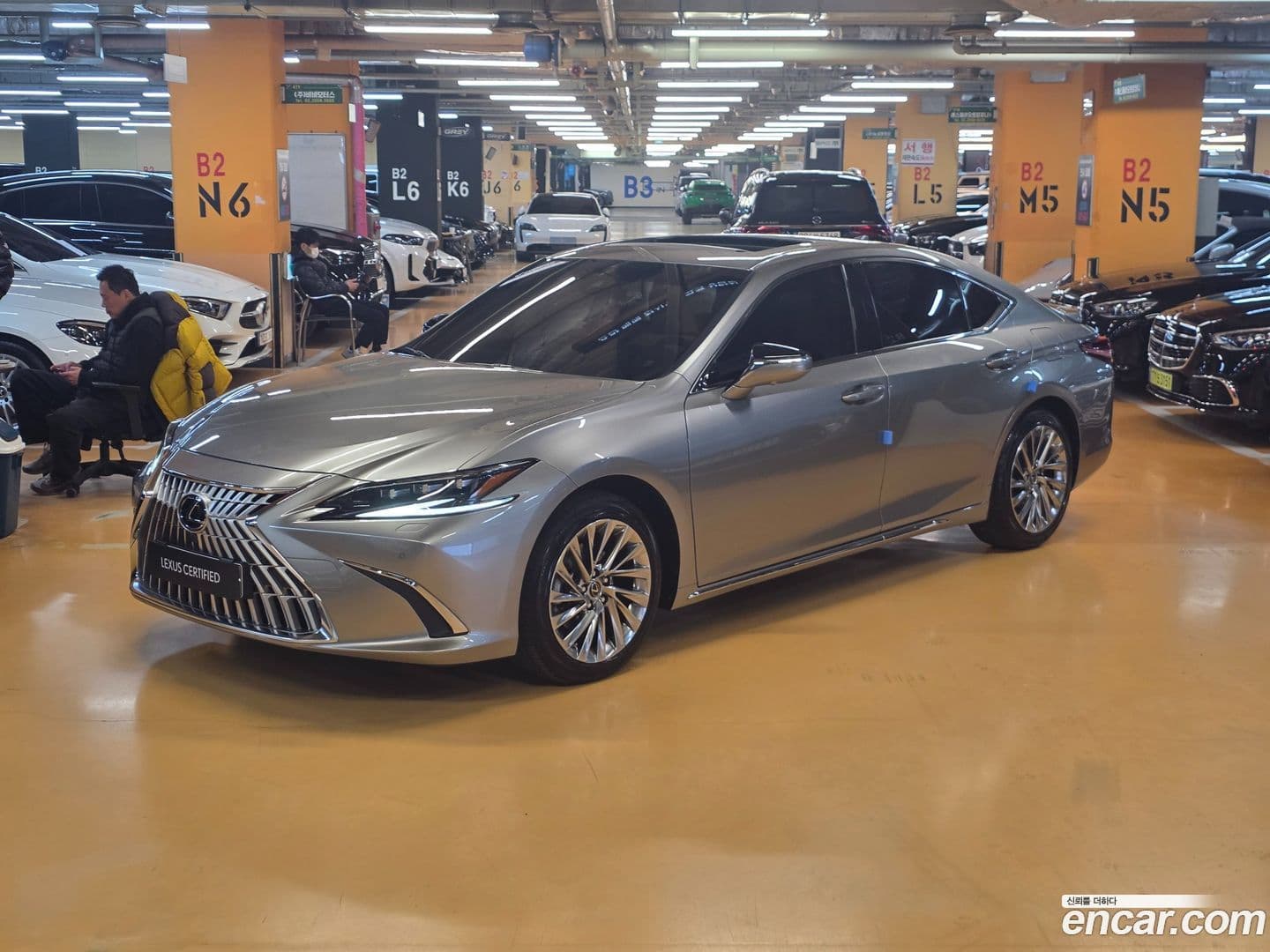 Main__Slider__Photo:ES Lexus 2025.6-0