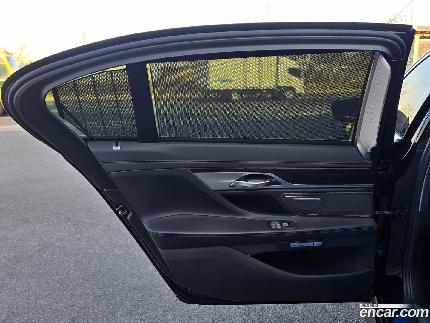 7-Series BMW 2017.7-INNER-010