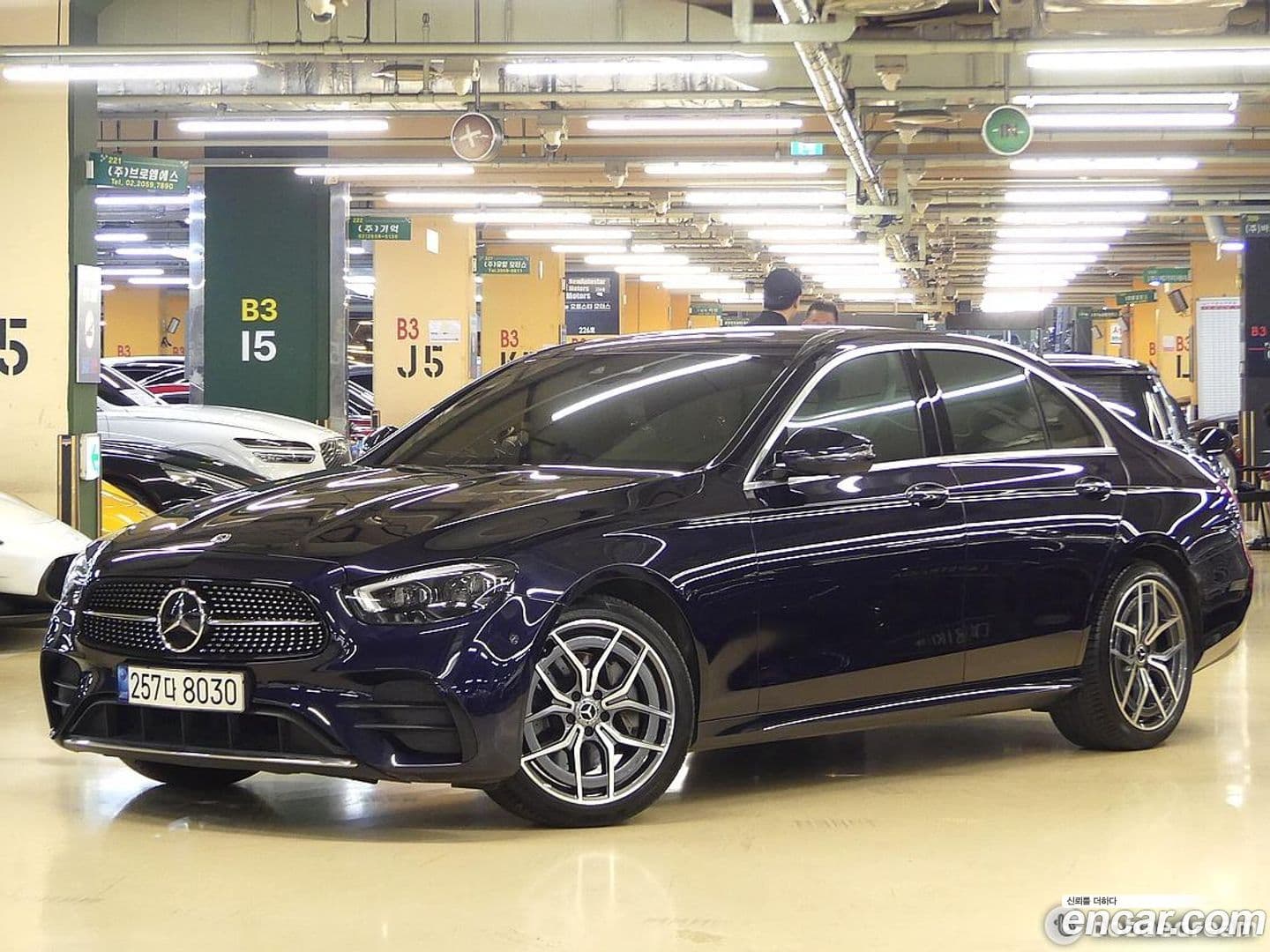 Main__Slider__Photo:E-Class Mercedes-Benz 2021.6-0