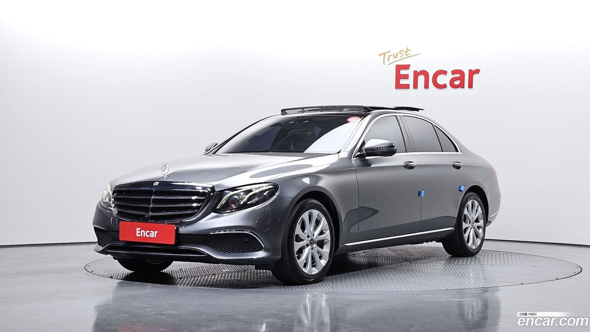 Main__Slider__Photo:E-Class Mercedes-Benz 2019.2-0