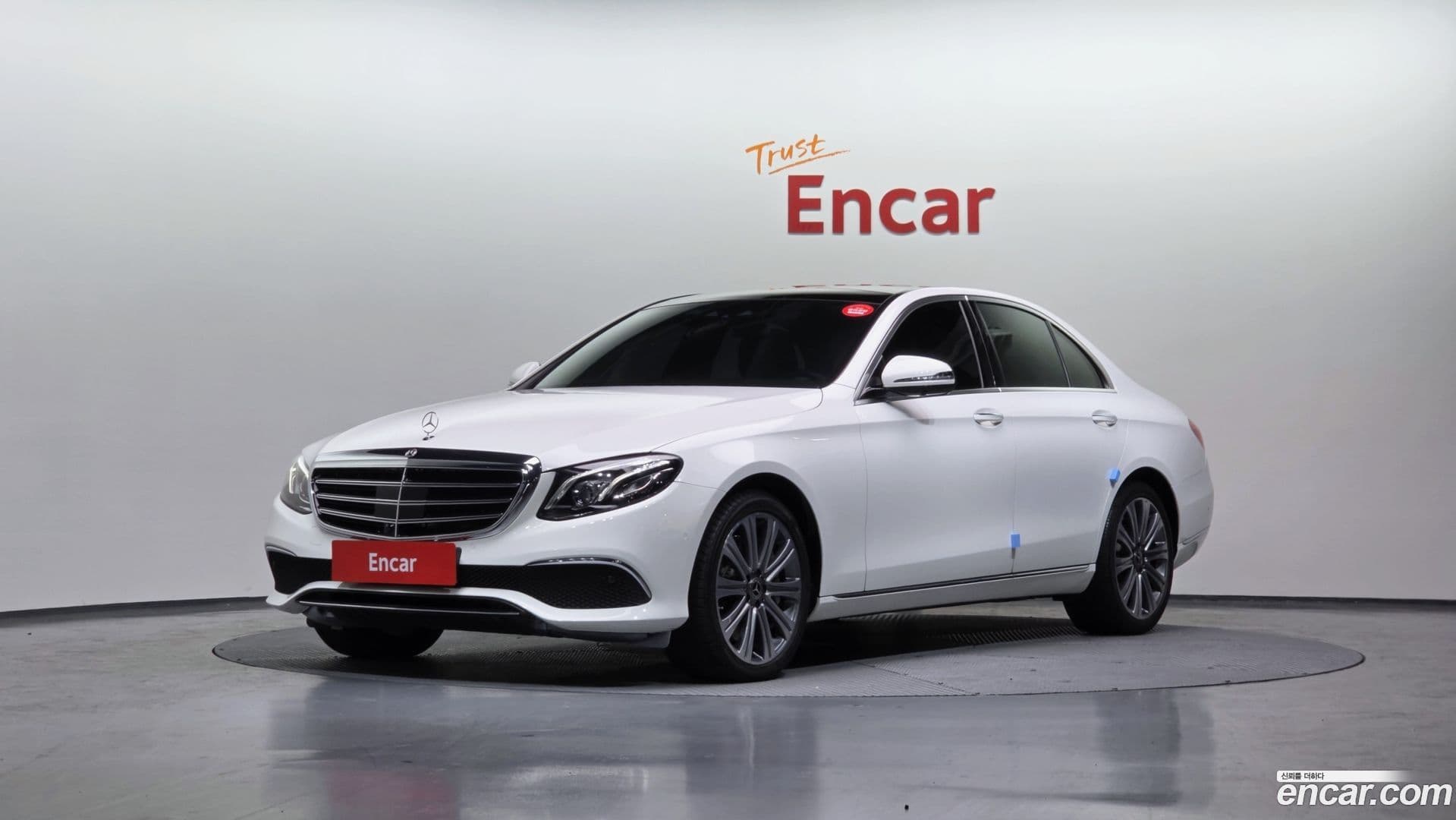 Main__Slider__Photo:E-Class Mercedes-Benz 2019.7-0