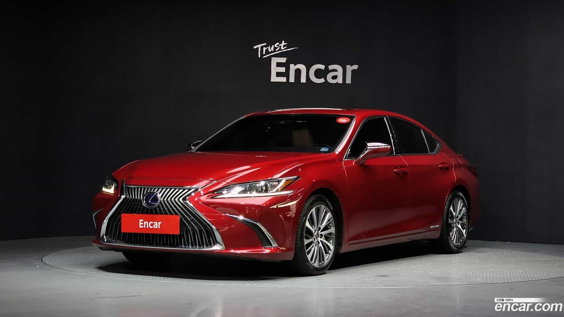 ES Lexus 2018.10-OUTER-001