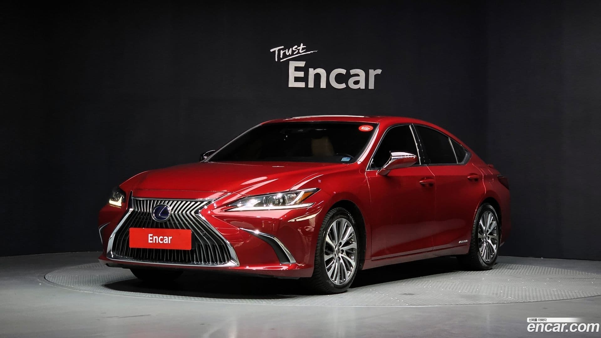 Main__Slider__Photo:ES Lexus 2018.10-0