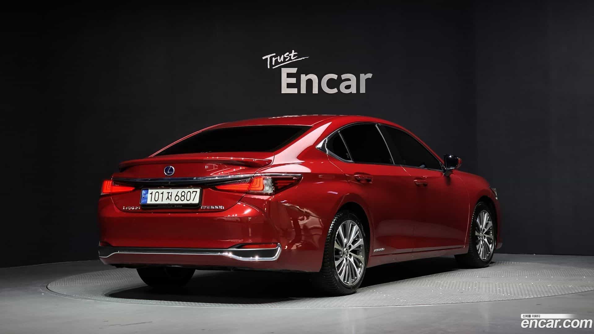 ES Lexus 2018.10-OUTER-002