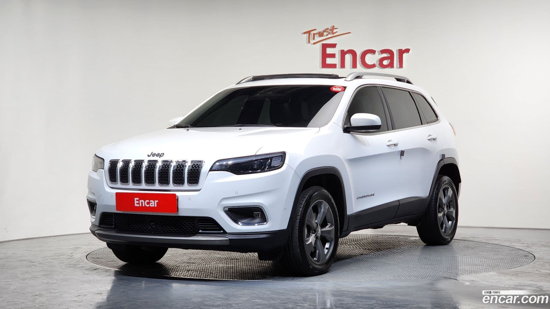 Main__Slider__Photo:Cherokee Jeep 2020.11-0
